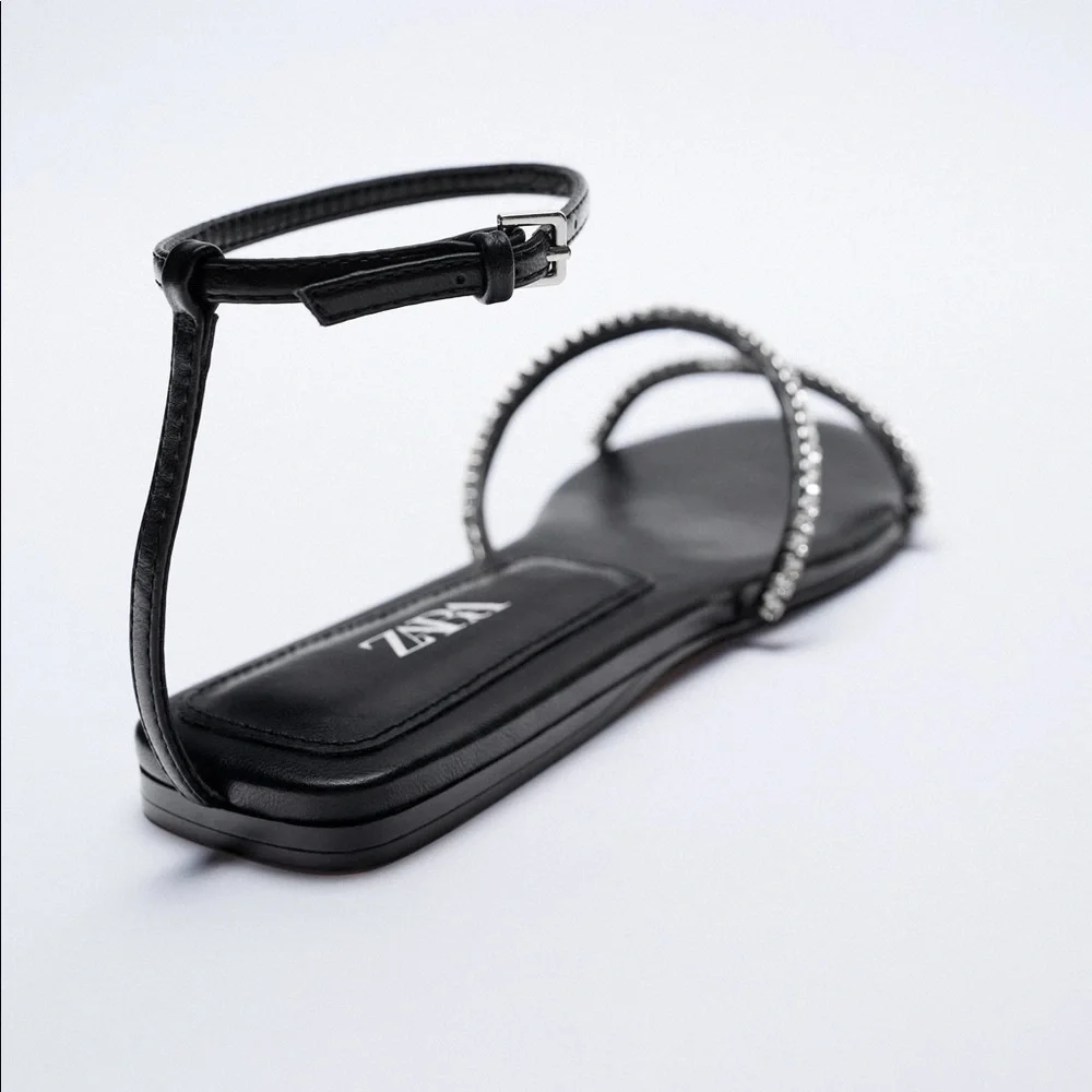 NWT. Zara Black Low Heeled Sandals. Size 8. - Picture 3 of 8